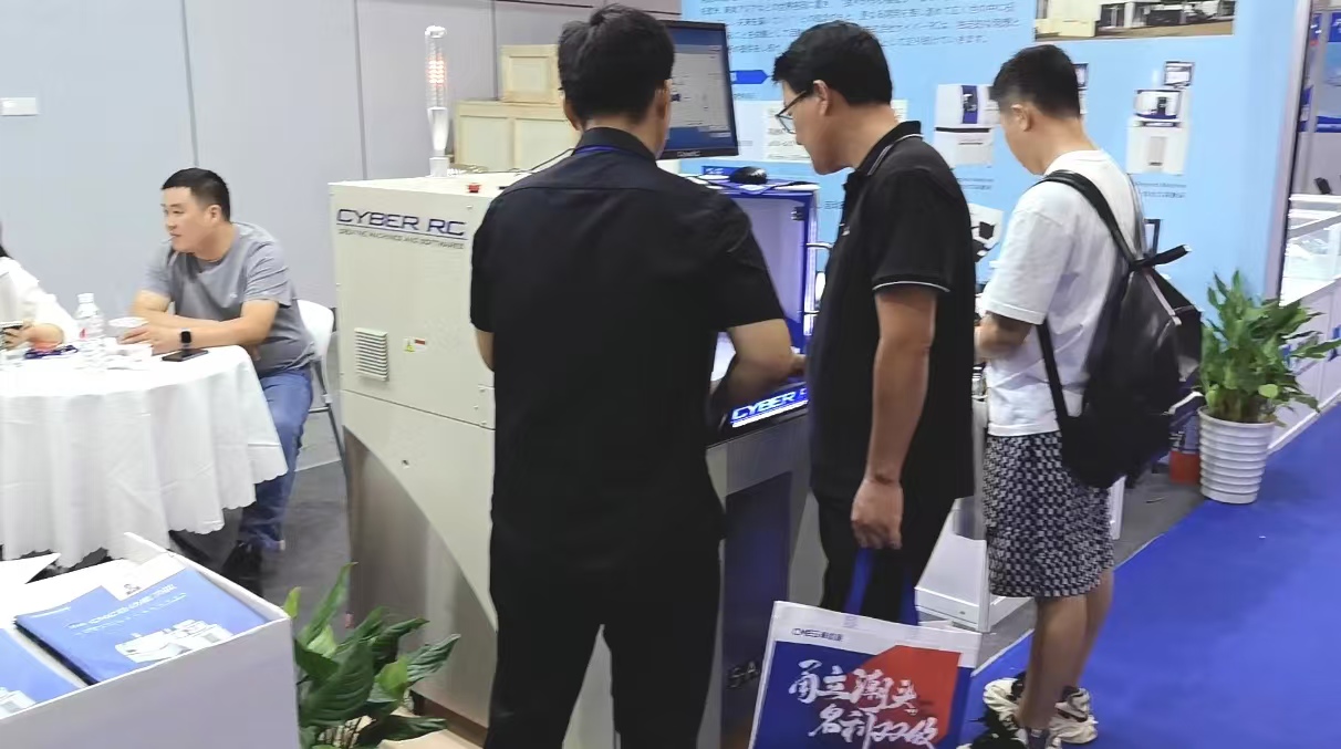 數(shù)控磨刀機(jī)展會(huì)現(xiàn)場(chǎng)